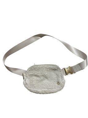 Lululemon Everywhere Belt Bag 2L Fleece White Opal Gold Hardware Fanny Pack